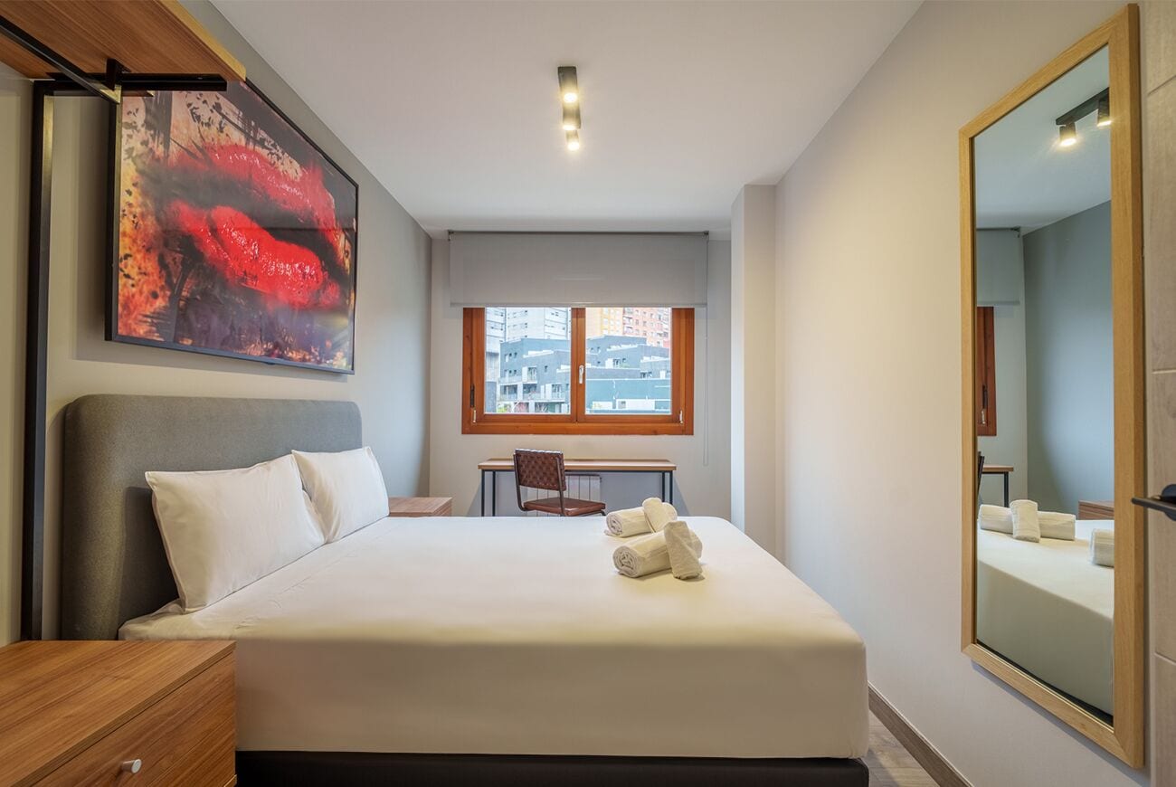Premium appartement, 2 slaapkamers | 1 slaapkamer, geluiddichte muren, een strijkplank/strijkijzer