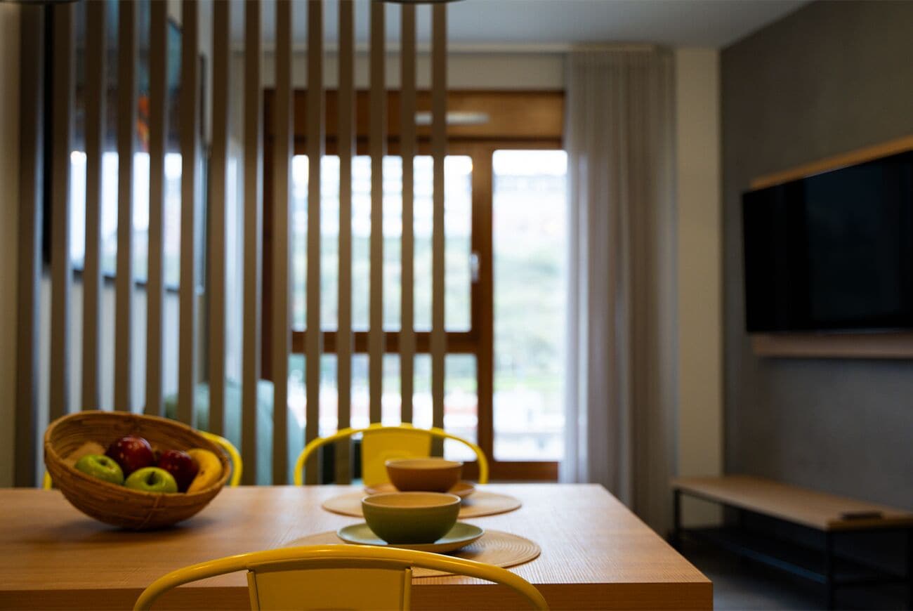 Apartamento Premium, 2 habitaciones | Zona de estar | Una televisión de pantalla plana
