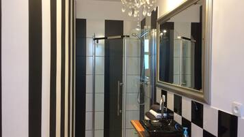 Standard Room (Heart of Darkness) | Bathroom | Shower, hair dryer, towels, soap