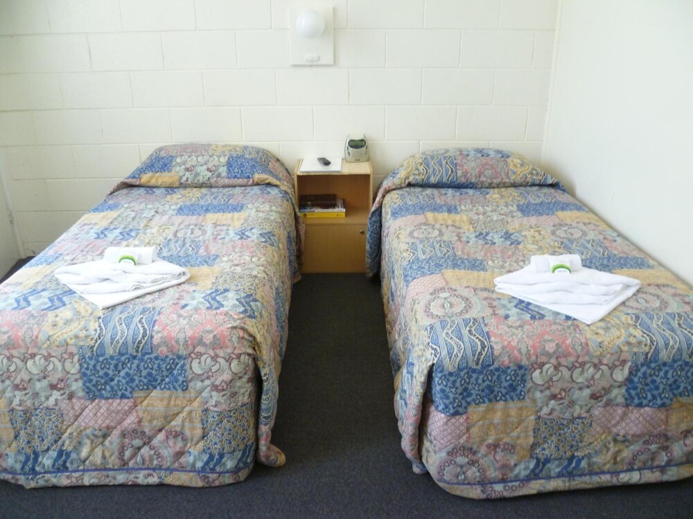 NORFOLK MOTOR INN by null