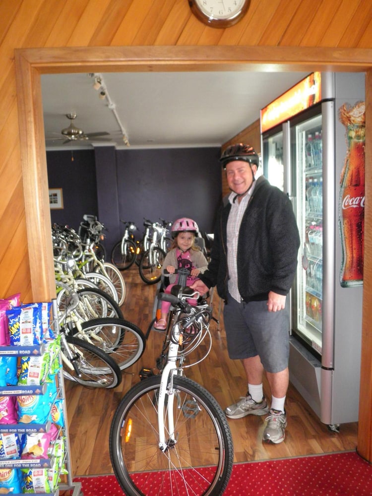 NORFOLK MOTOR INN by null