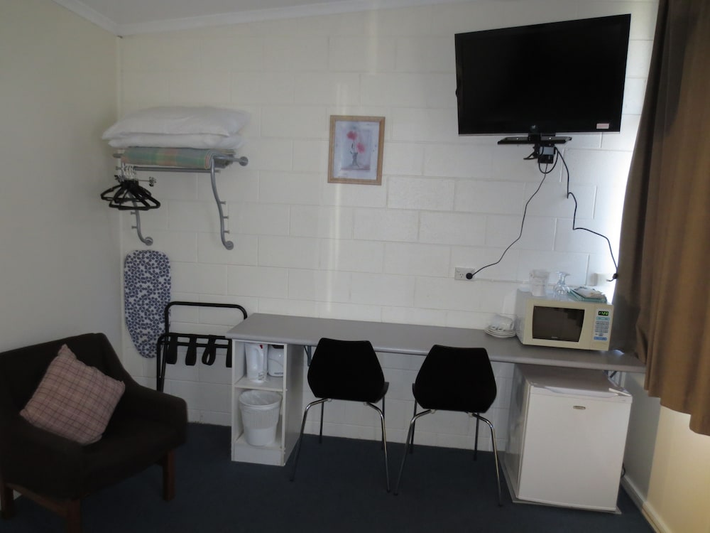 NORFOLK MOTOR INN by null