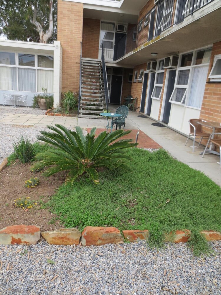 NORFOLK MOTOR INN by null