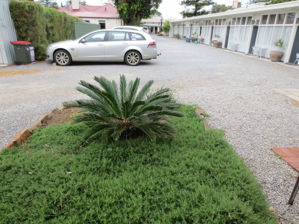 NORFOLK MOTOR INN by null