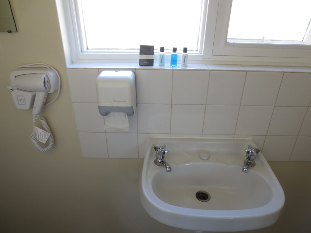 NORFOLK MOTOR INN by null