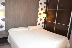 Desk, blackout drapes, free WiFi - Hotel Costamar (Torrox)