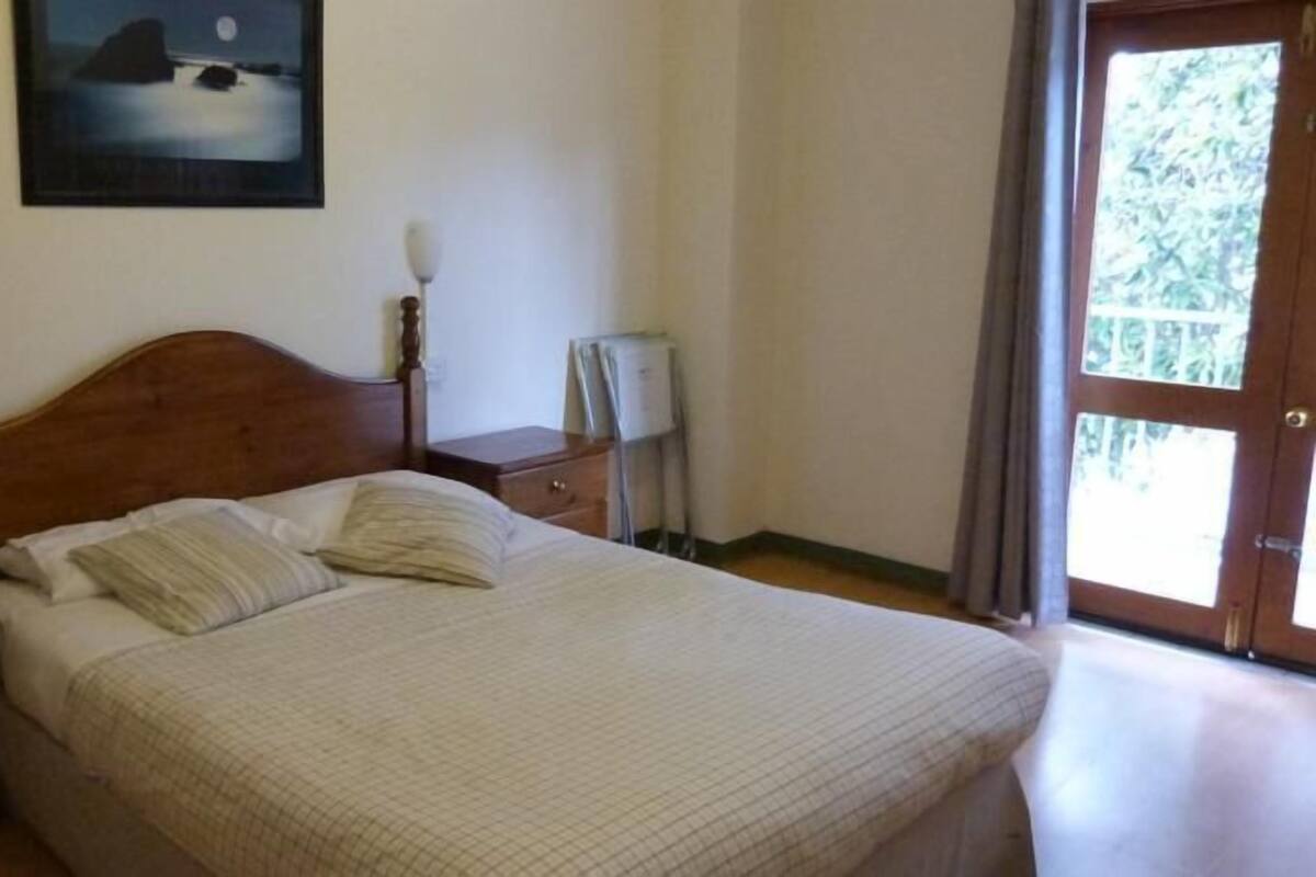 Room, Balcony