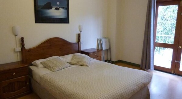 Room, Balcony