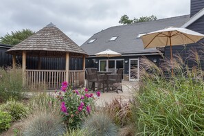 Terrace/patio - Orsett Hall Hotel (Grays)