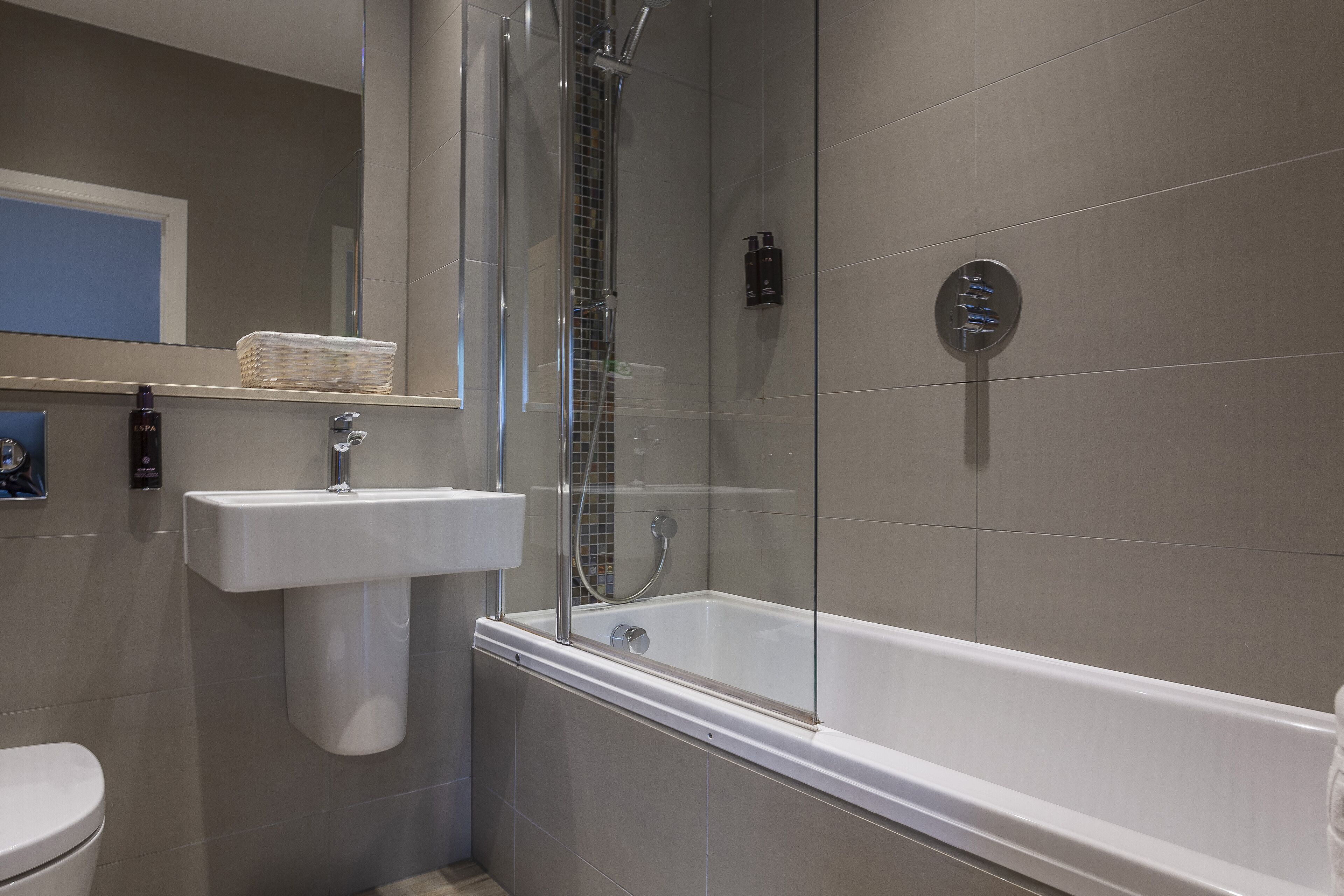 executive double | bathroom | hair dryer, towels