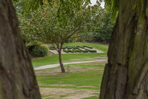 Garden view - Orsett Hall Hotel (Grays)