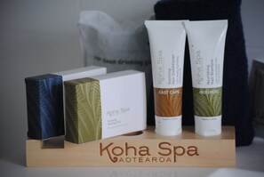 A display of Kohha Spa products including a soothing hair conditioner, nourishing hair shampoo, and a luxury vanity kit. - Fairway Motel and Apartments (Wanaka)