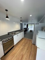 华丽公寓, 2 间卧室, 无障碍, 双浴室 | 私人厨房 | 冰箱、微波炉、炉灶、茶具/咖啡用具