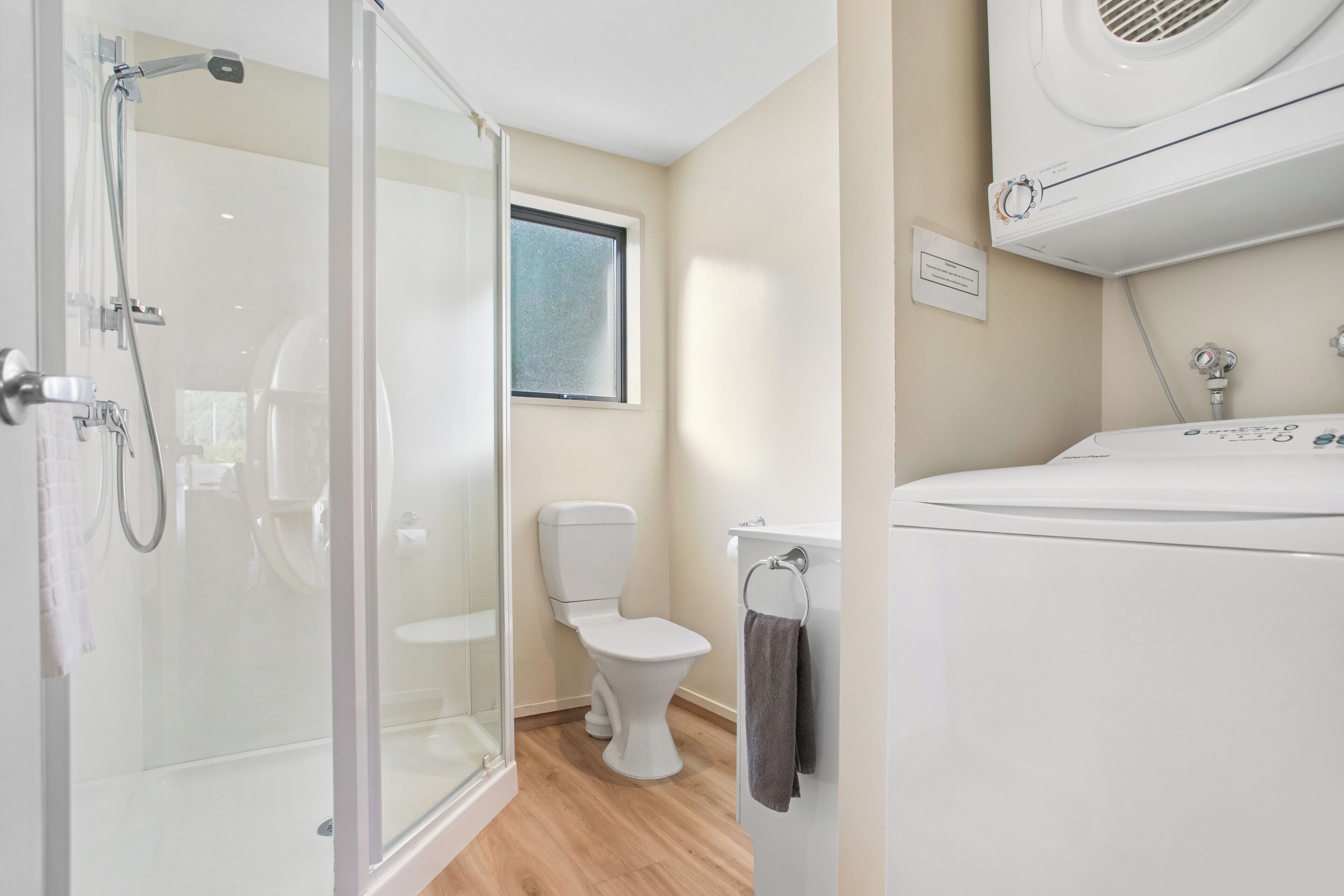 Superior Apartment, 2 Bedrooms, 2 Bathrooms | Bathroom | Free toiletries, hair dryer, towels