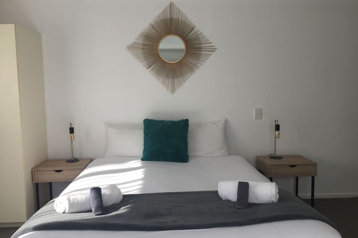 Romantic Studio Suite, 1 King Bed, Jetted Tub | Cribs/infant beds, free WiFi, bed sheets