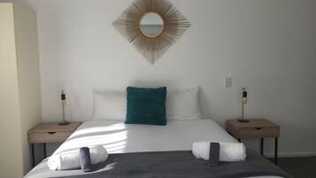 Romantic Studio Suite, 1 King Bed, Jetted Tub | Cribs/infant beds, free WiFi, bed sheets