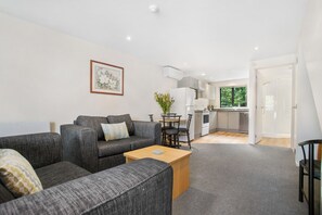 Superior Apartment, 2 Bedrooms, 2 Bathrooms | Living area | LCD TV