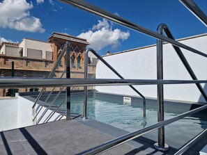 Piscina stagionale all'aperto, lettini