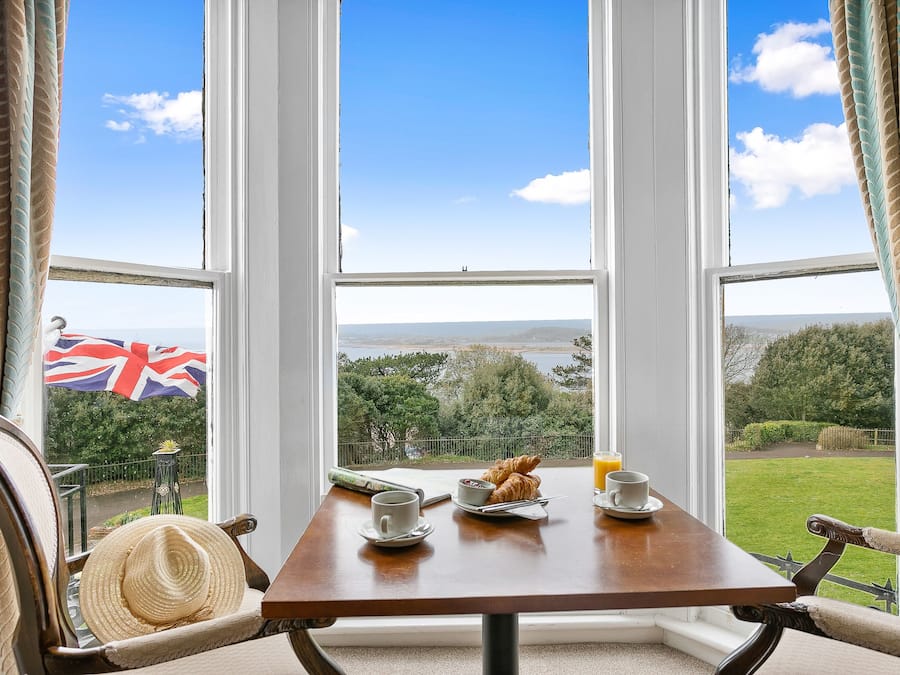 Bureau, fer et planche à repasser, Wi-Fi gratuit, draps fournis