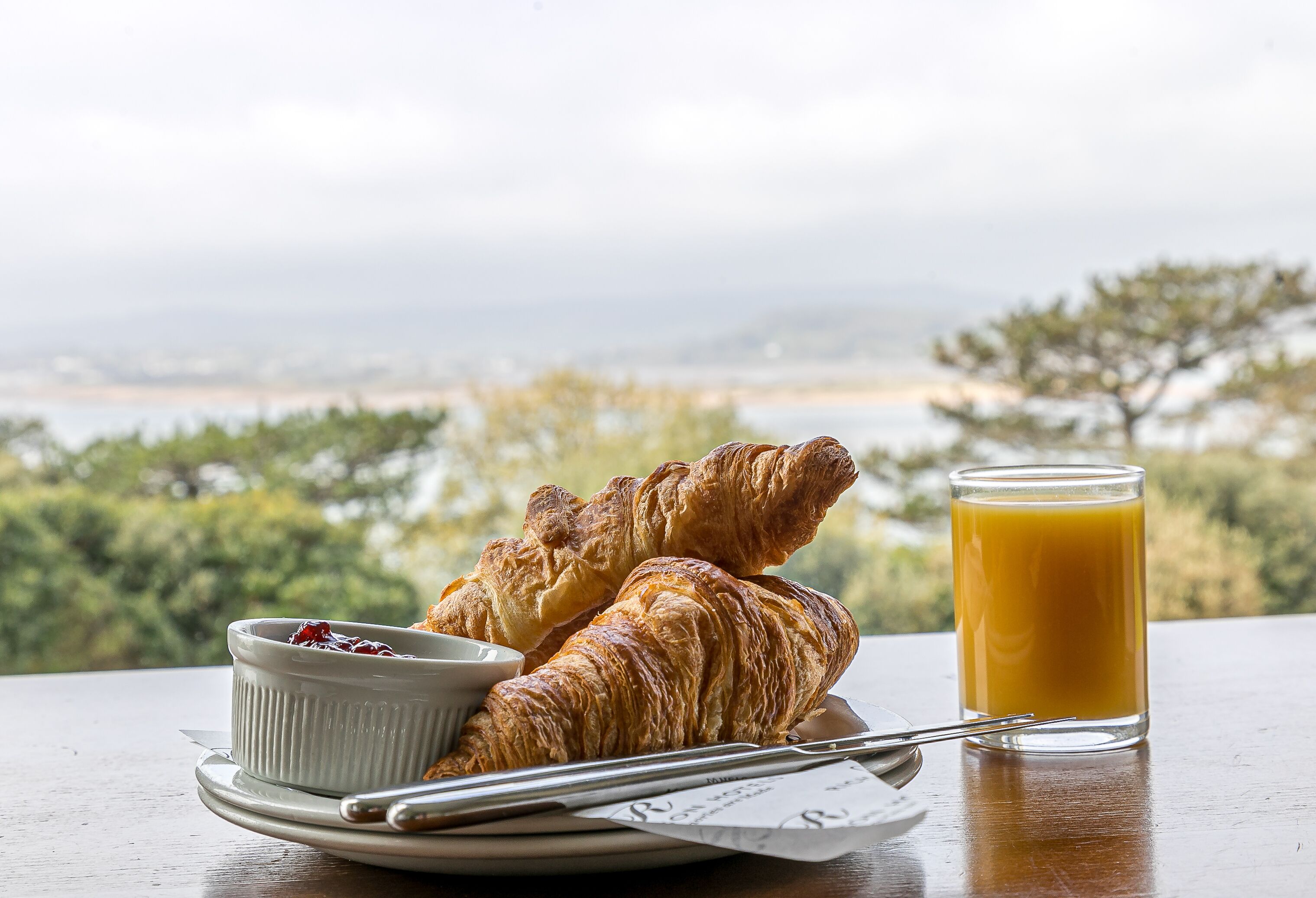 daily english breakfast (gbp 15 per person)