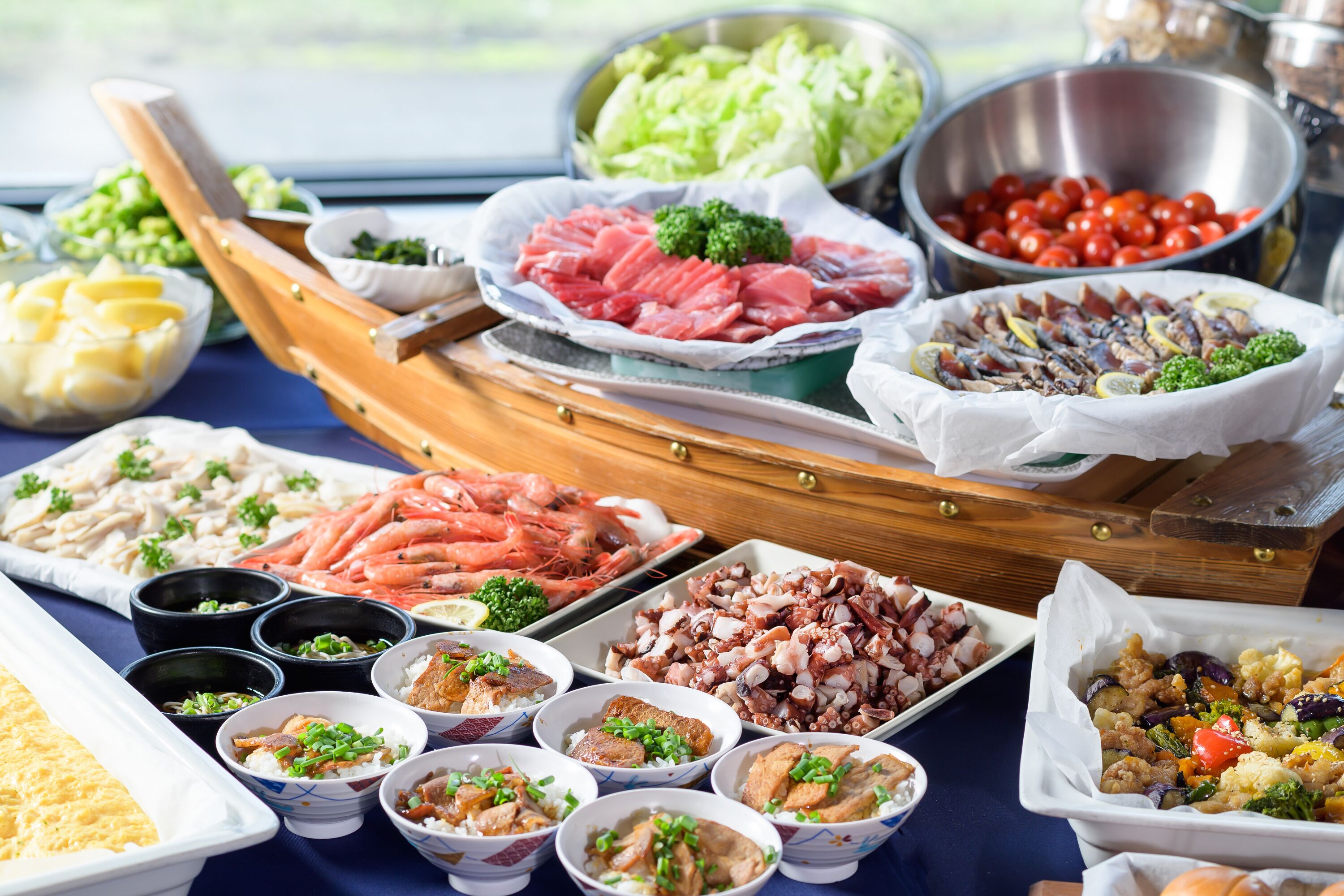 每日供应自助式早餐（每人 JPY 2300）