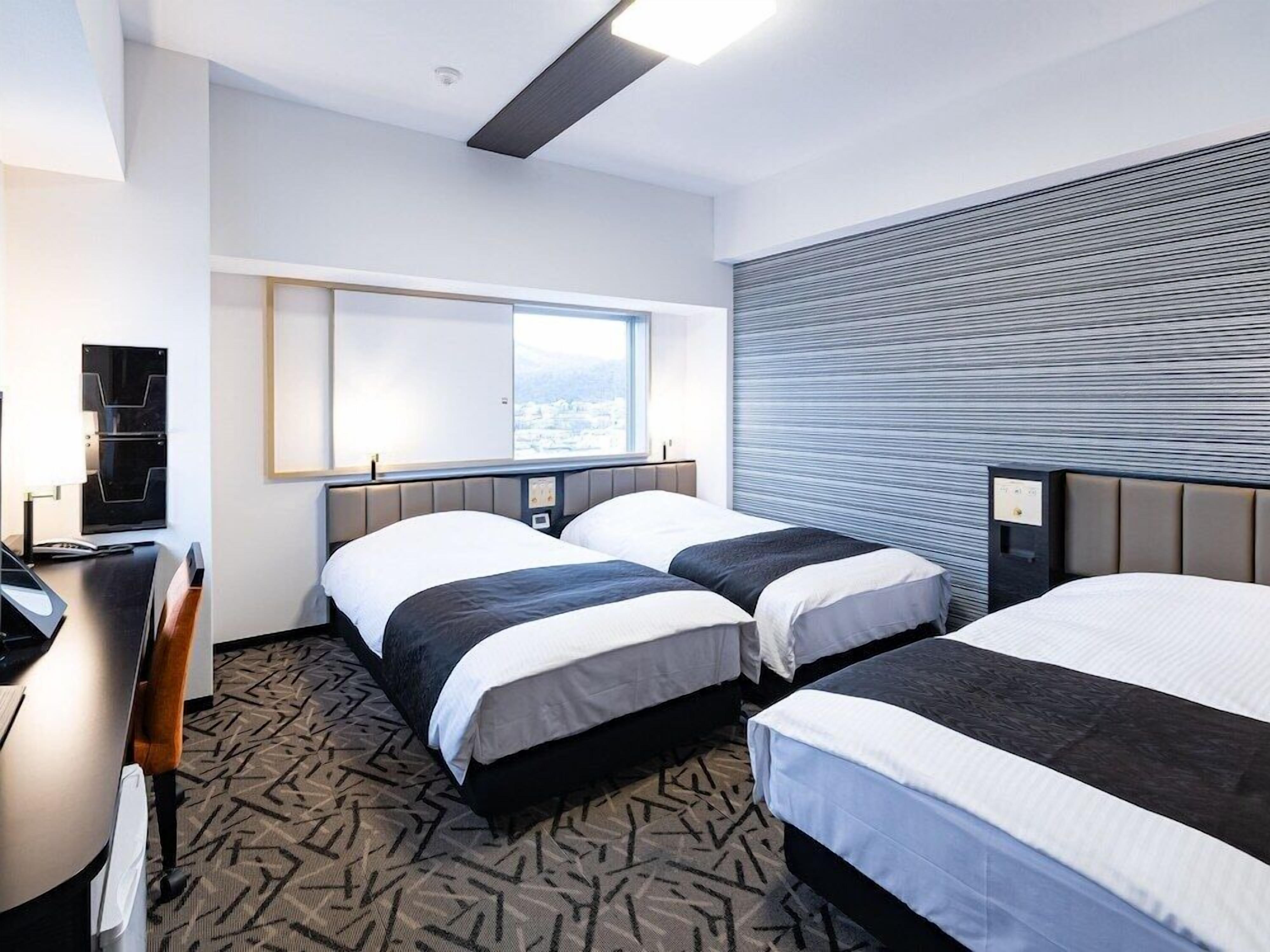 Down duvets, desk, free WiFi, bed sheets