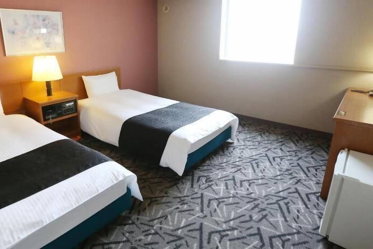 Down comforters, desk, free WiFi, bed sheets