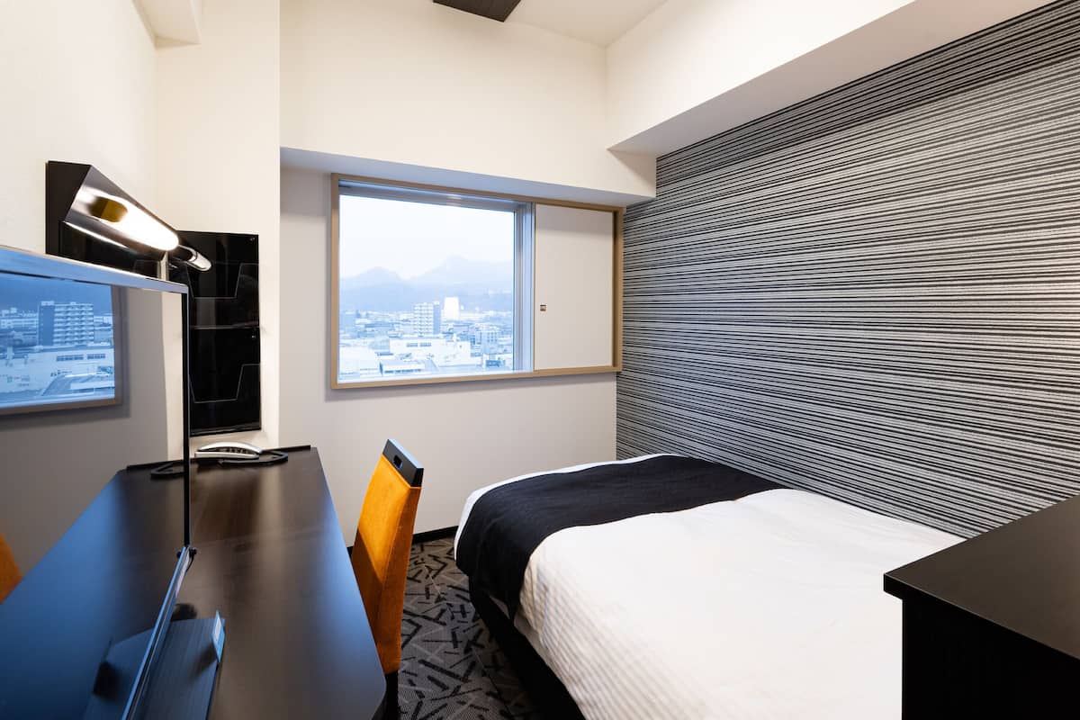 Down duvets, desk, free WiFi, bed sheets