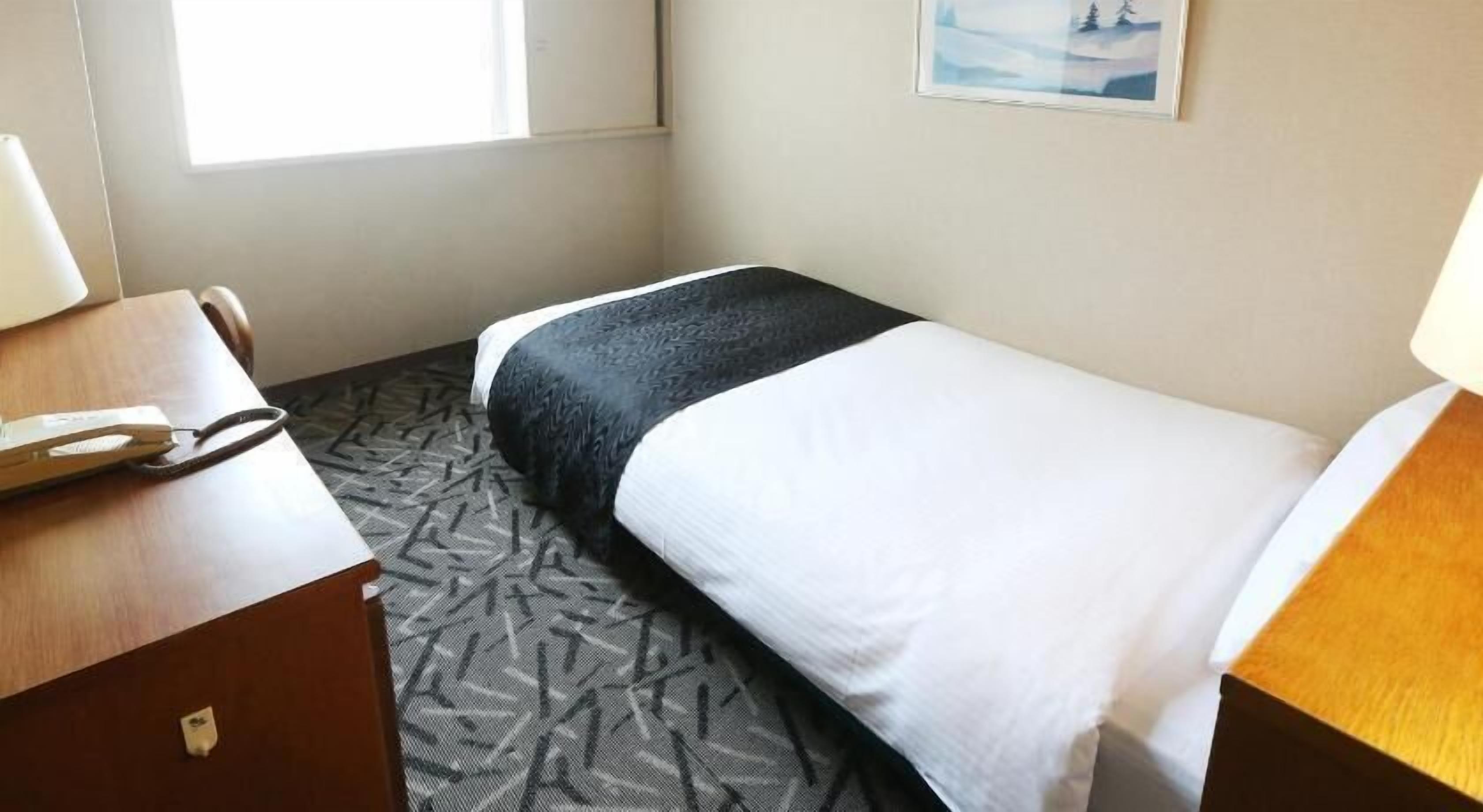 Down comforters, desk, free WiFi, bed sheets