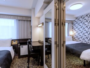 Down comforters, desk, blackout drapes, free WiFi - APA Hotel Sapporo Odori Ekimae Nishi (Sapporo)