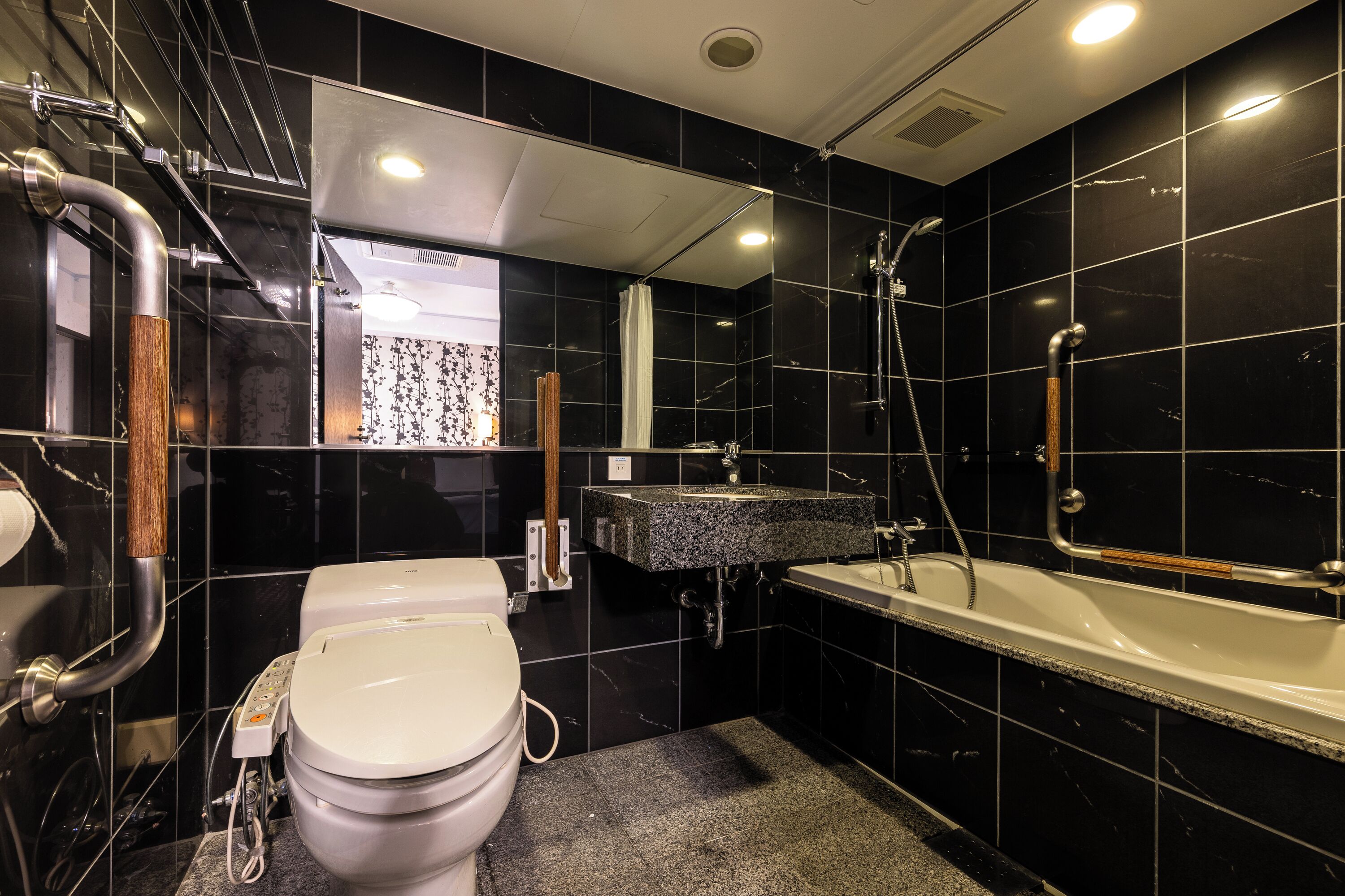 deluxe twin room, non smoking | bathroom | combined shower/bathtub, free toiletries, hair dryer, bathrobes