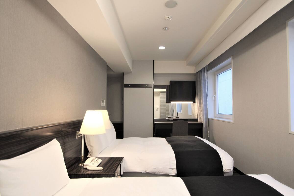 Twin room NonSmoking | Premium bedding, down comforters, desk, blackout drapes