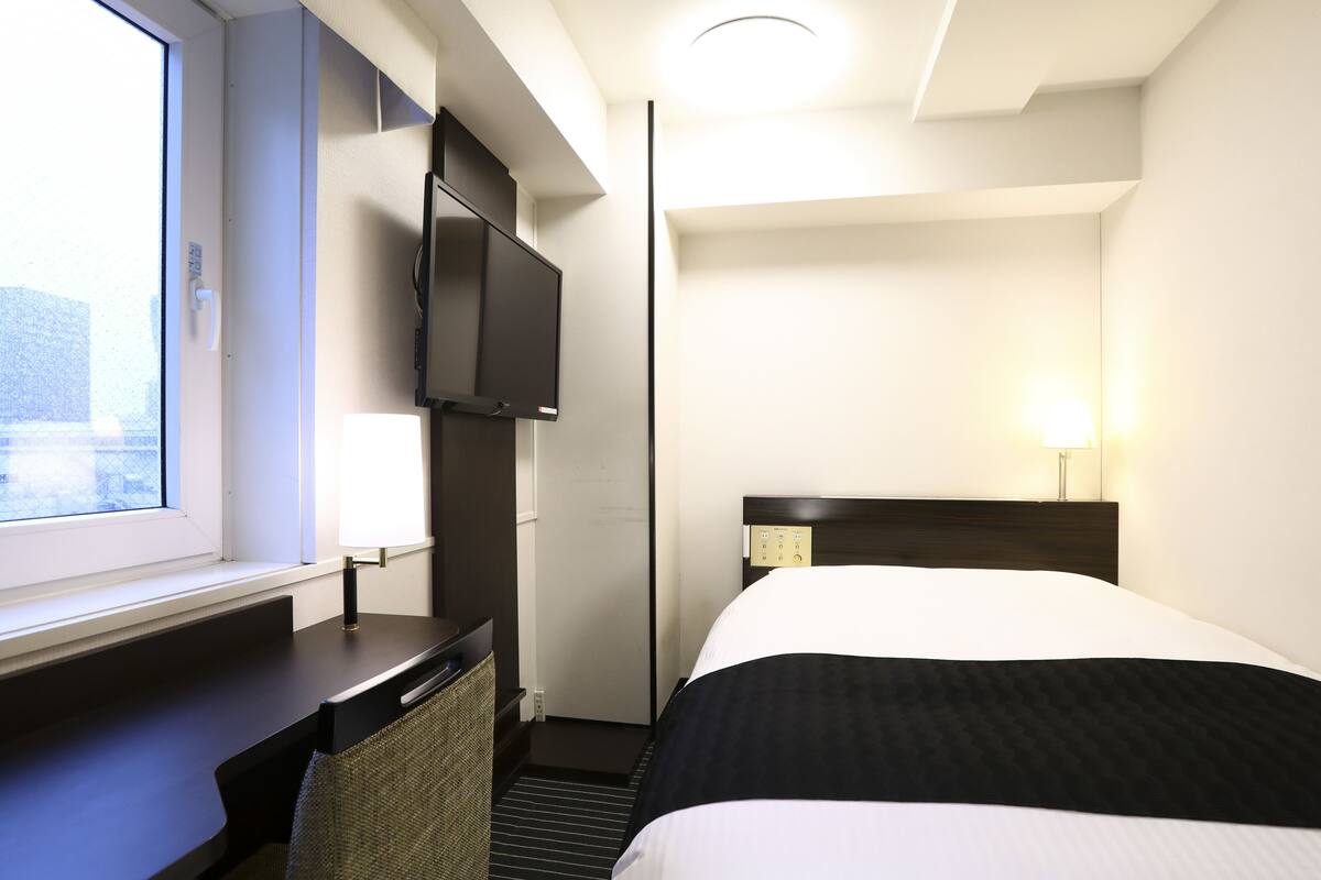 Premium bedding, down comforters, desk, blackout drapes
