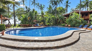 Outdoor pool, pool loungers