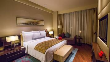 Pillowtop beds, in-room safe, desk, blackout drapes