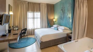 Superior Room, 1 King Bed | Premium bedding, memory foam beds, in-room safe, desk