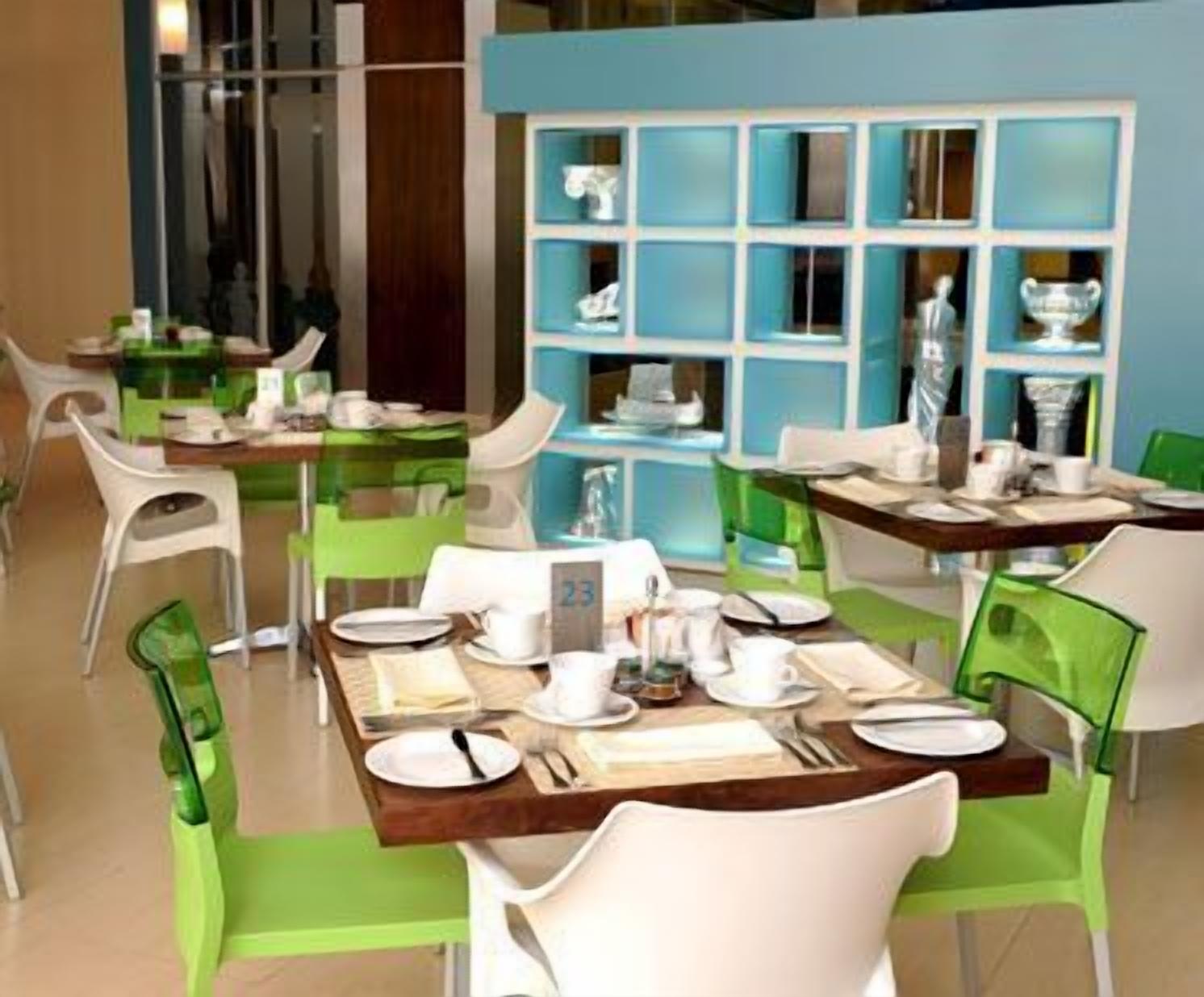 daily buffet breakfast (zar 190 per person)