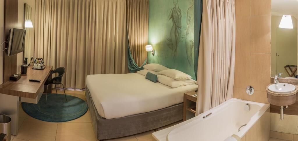 superior room, 1 king bed | premium bedding, memory-foam beds, in-room safe, desk