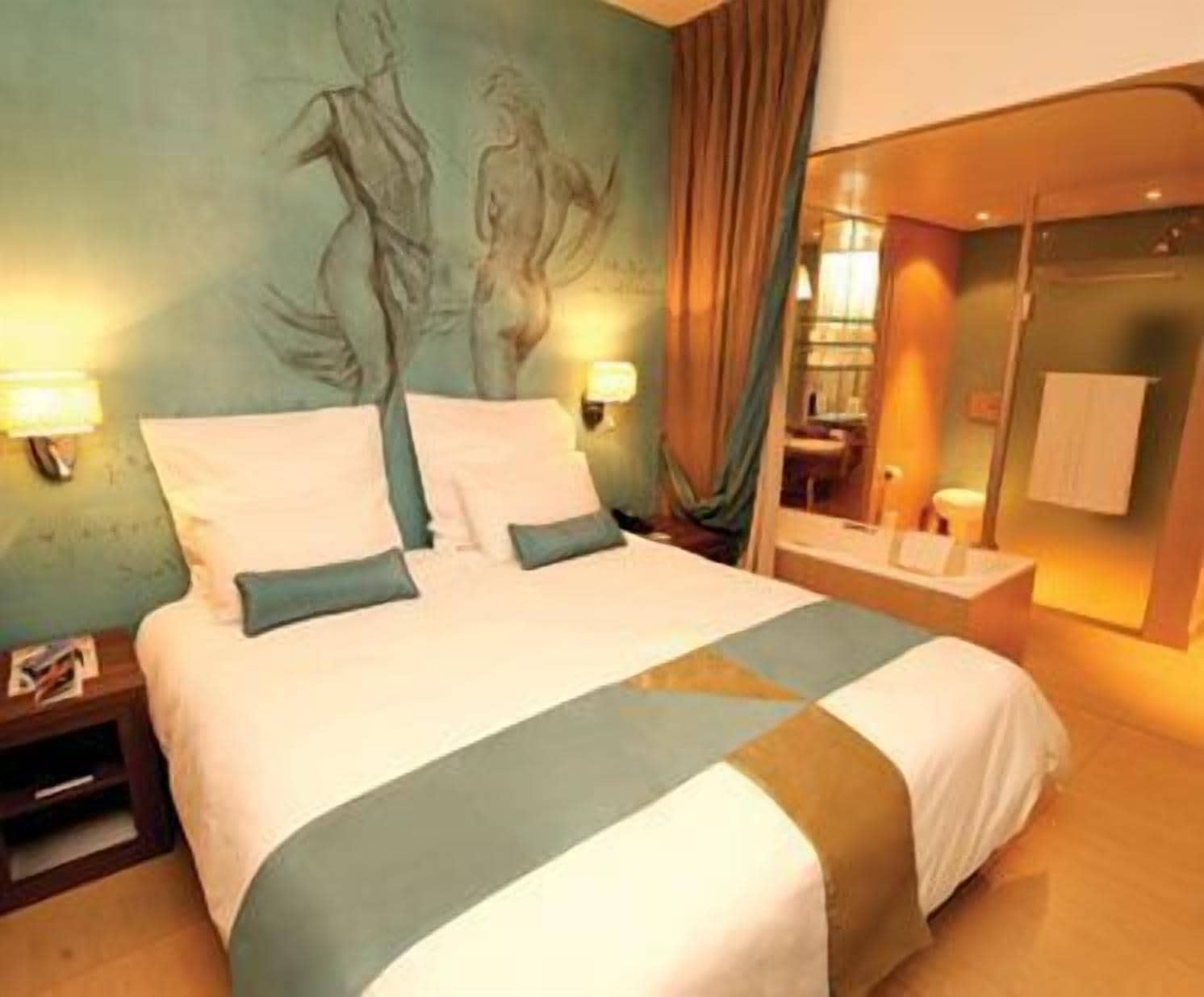 Luxe beddengoed, bedden met traagschuimmatrassen, een kluis op de kamer