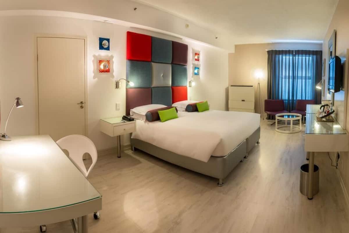 Peralatan tempat tidur premium, busa memori, peti besi dalam bilik 