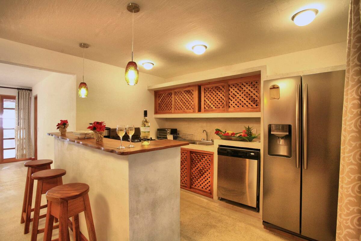 suite, 2 queen beds, beachside | private kitchen | fridge, coffee/tea maker