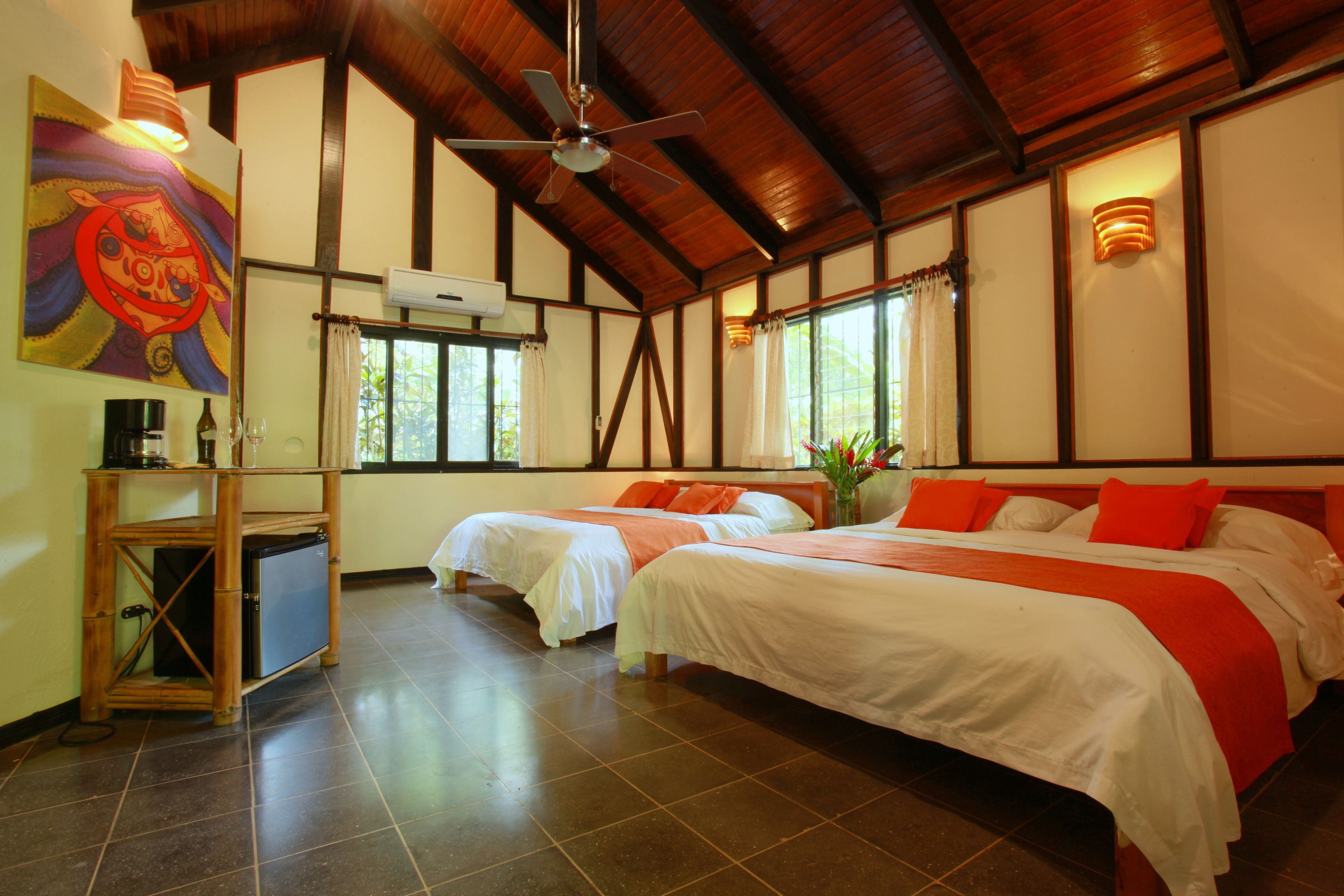 Camas Select Comfort, cofres nos quartos, individualmente mobiliados