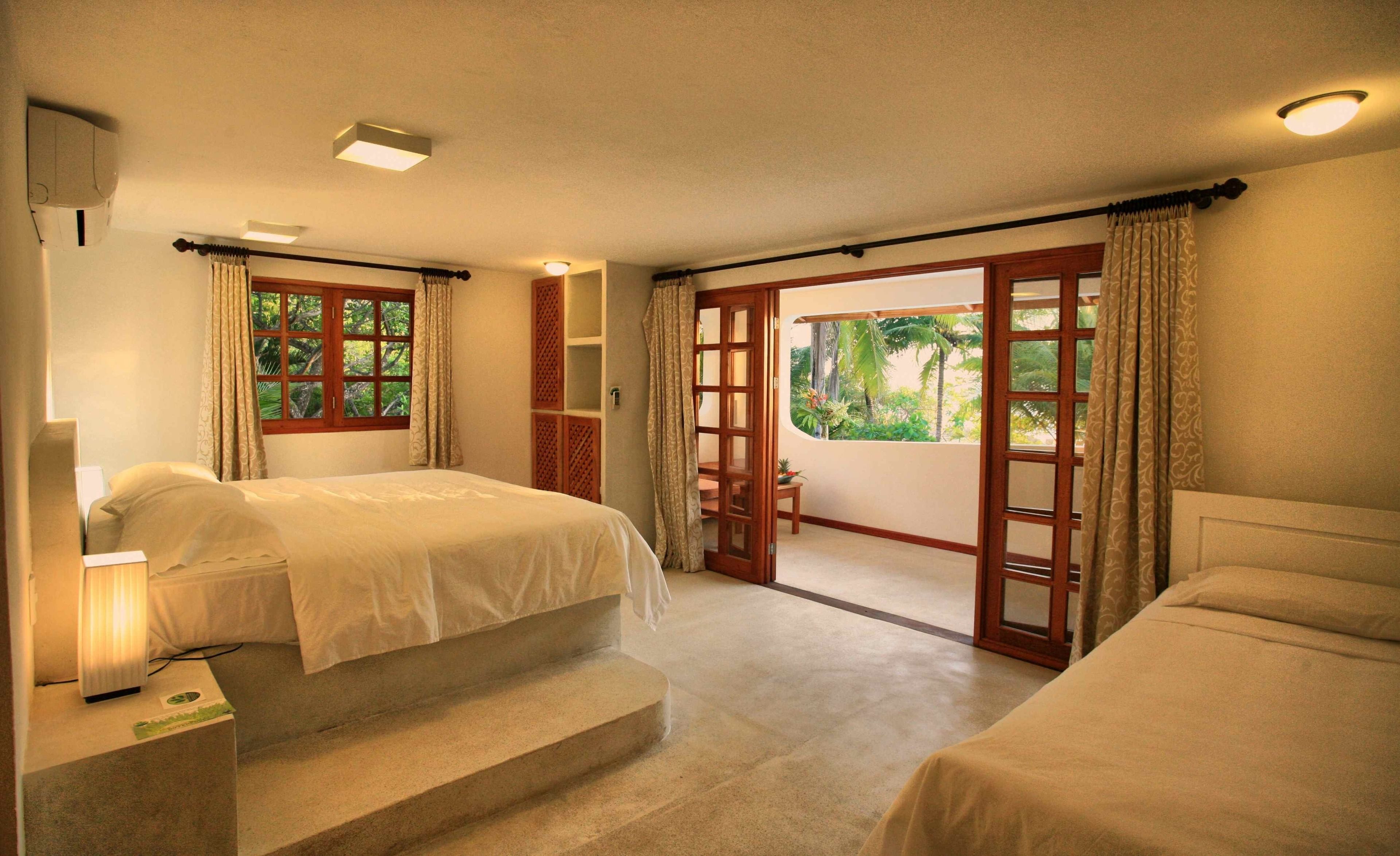 Camas Select Comfort, cofres nos quartos, individualmente mobiliados