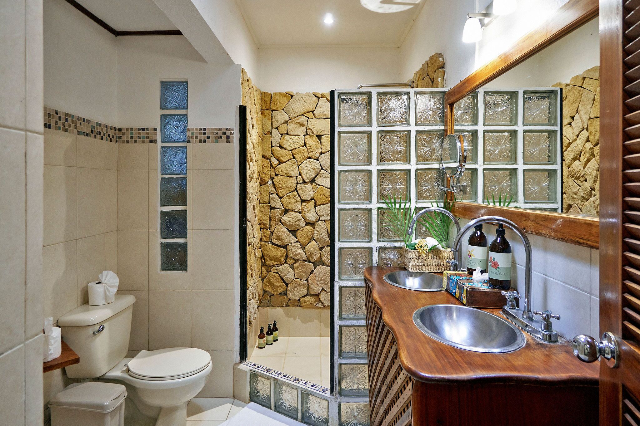 standard room, garden view | bathroom | hair dryer, towels