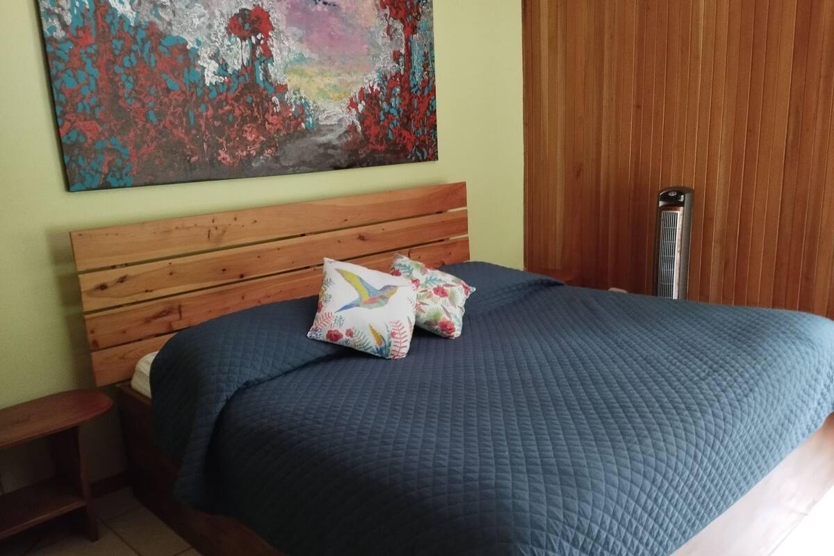 Premium bedding, down duvets, Tempur-Pedic beds, minibar
