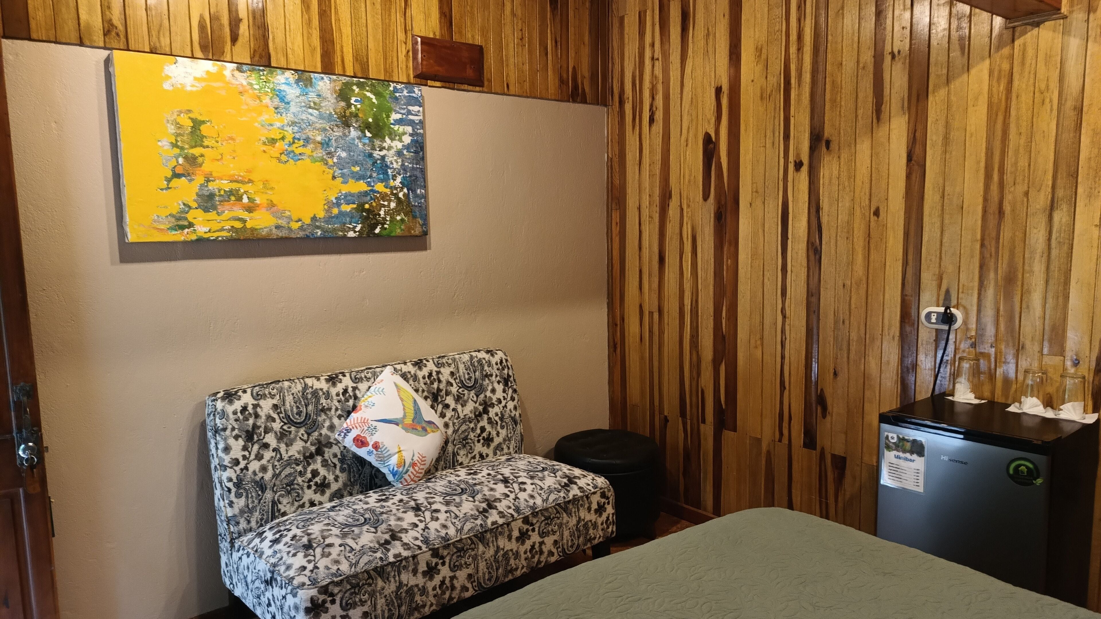 economy room, 1 queen bed, courtyard view, ground floor | 1 bedroom, premium bedding, down duvets, tempur-pedic beds