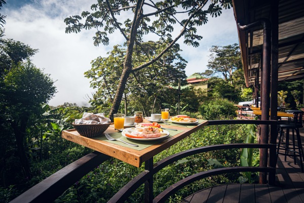 Breakfast and lunch served