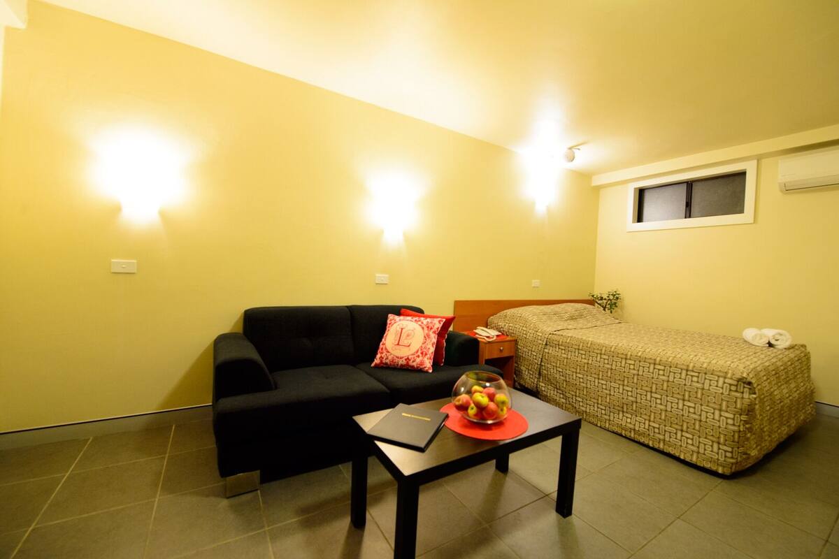 Deluxe Queen Room | Premium bedding, iron/ironing board, cots/infant beds, free WiFi