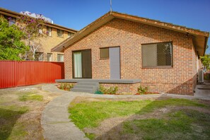 Four Bedroom House | Premium bedding, iron/ironing board, cots/infant beds, free WiFi