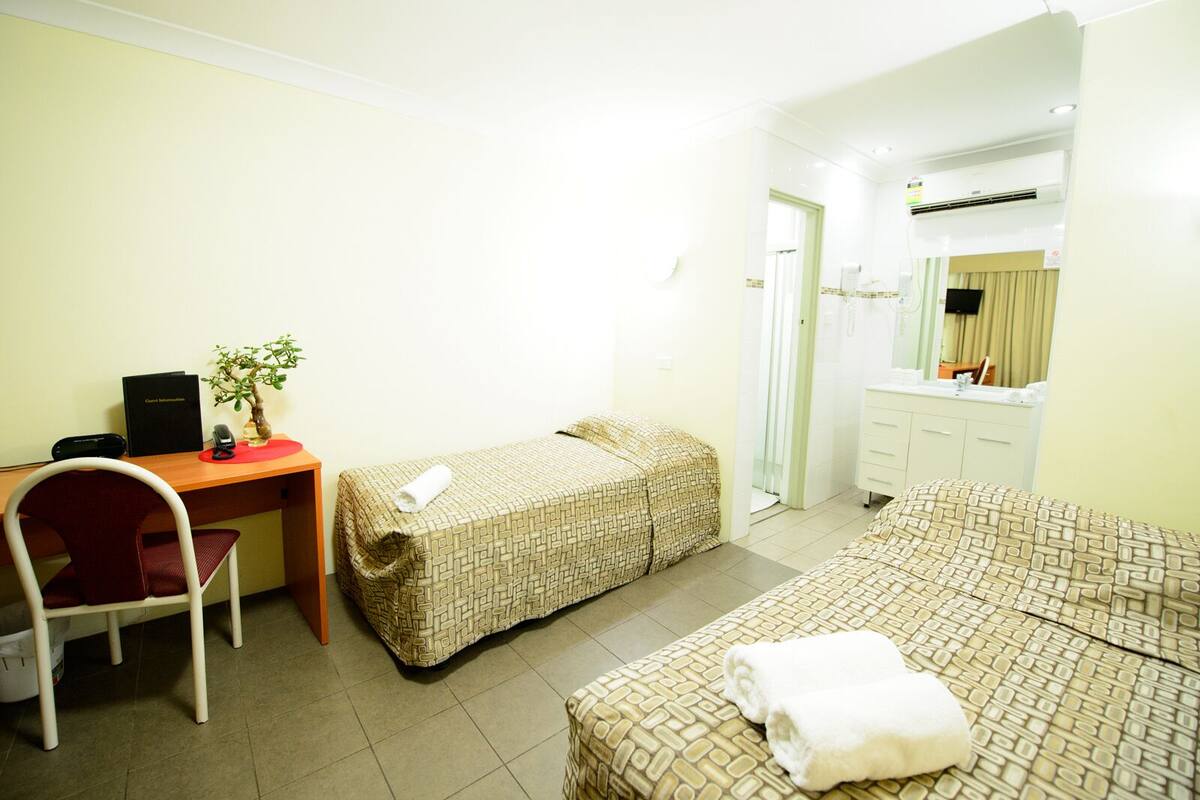 Standard Twin Room | Premium bedding, iron/ironing board, cots/infant beds, free WiFi